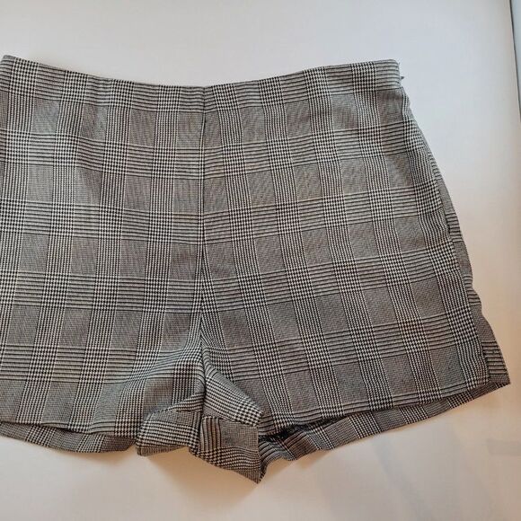 WOMEN"S FOREVER 21 SIDE ZIP CLOSURE SHORT - Picture 6 of 16